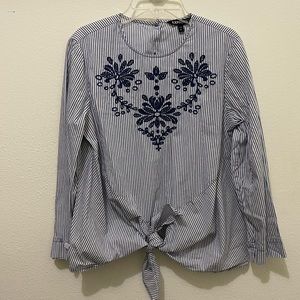 Express tie front top size small